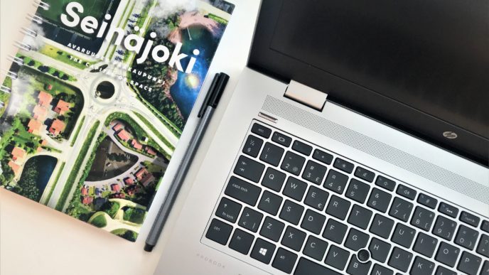 Tietokone ja muistiinpanovälineet