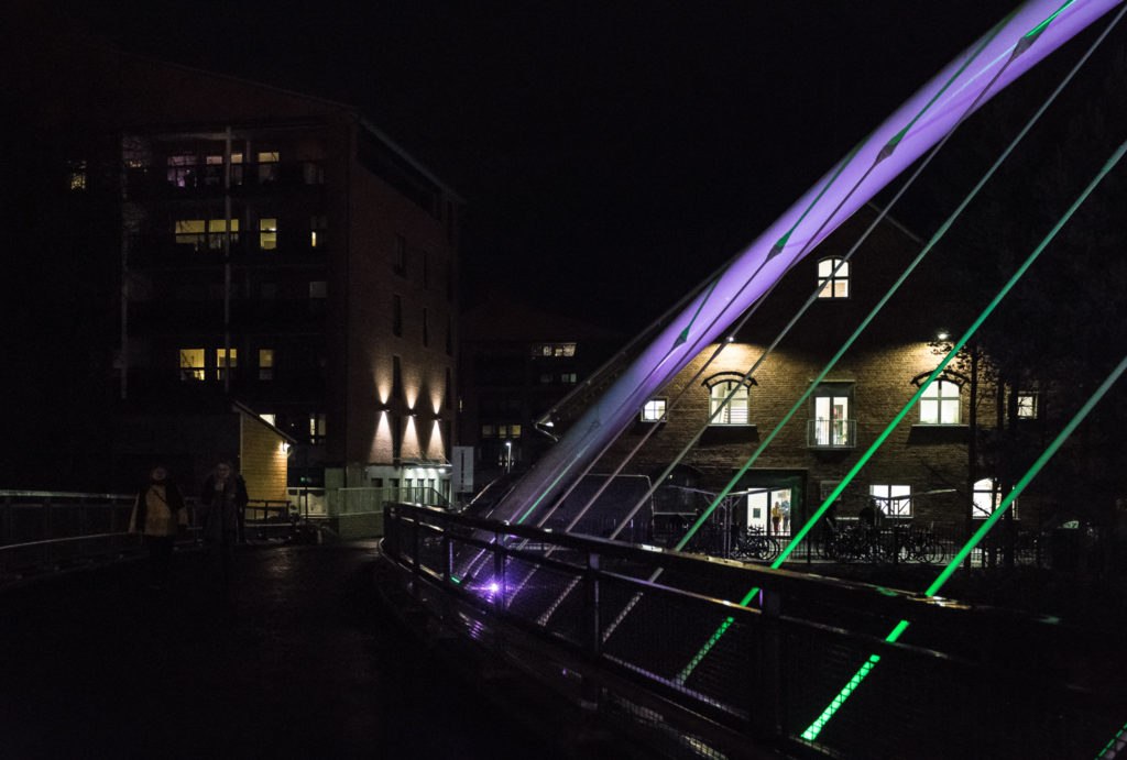 Kalevan Navetan valoja illalla Lakeuden aamunkoi -sillalta kuvattuna.