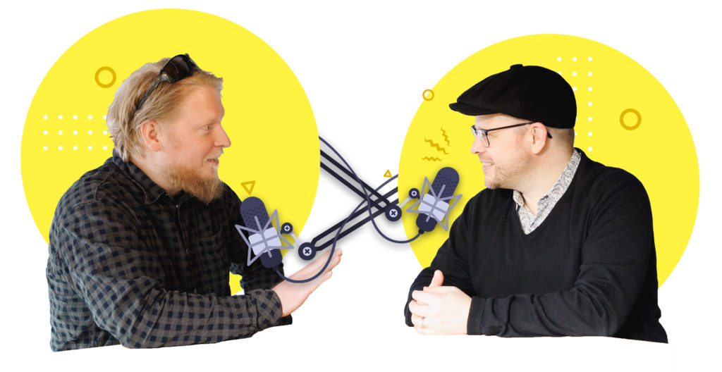 Kaksi miestä keskustelevat kasvokkain. Kuvaan on piirretty mikrofonit.