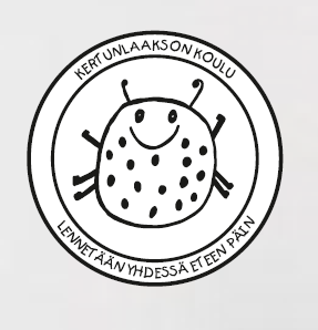 Logo, jossa keskellä mustavalkoinen, hymyilevä leppäkerttu. Tekstinä lukee: Kertunlaakson koulu lennetään yhdessä eteenpäin