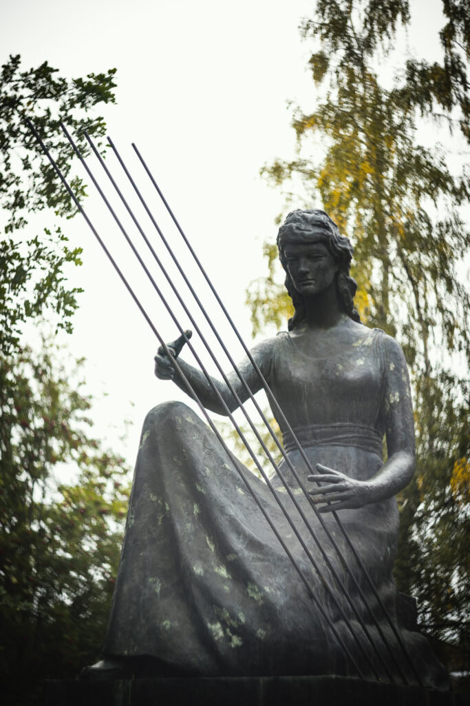 Kalervo Kallion veistos Klemetti-Kuulan patsas