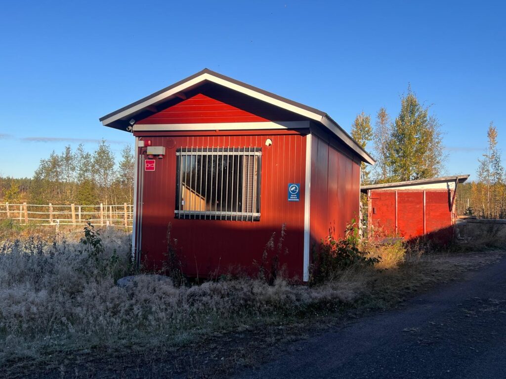 Lämmin konttirakennus