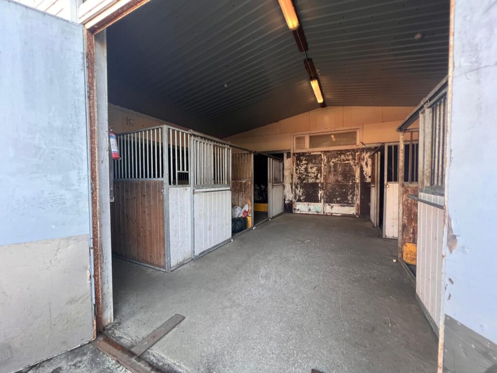 Päärakennuksen talli osa