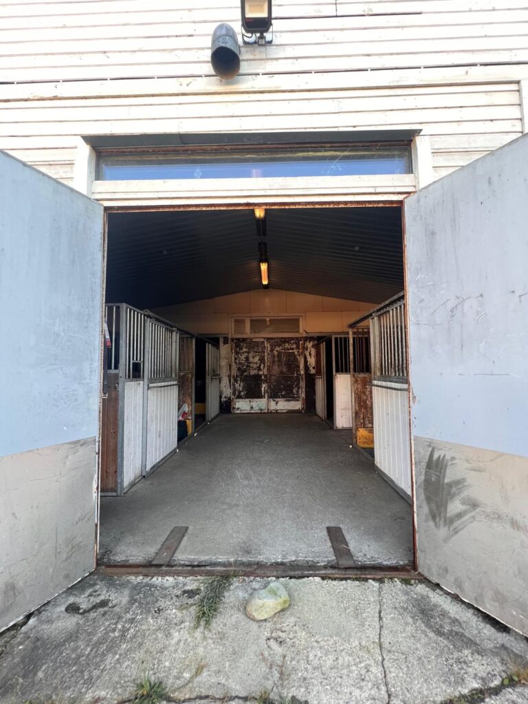 Päärakennuksen talli osa