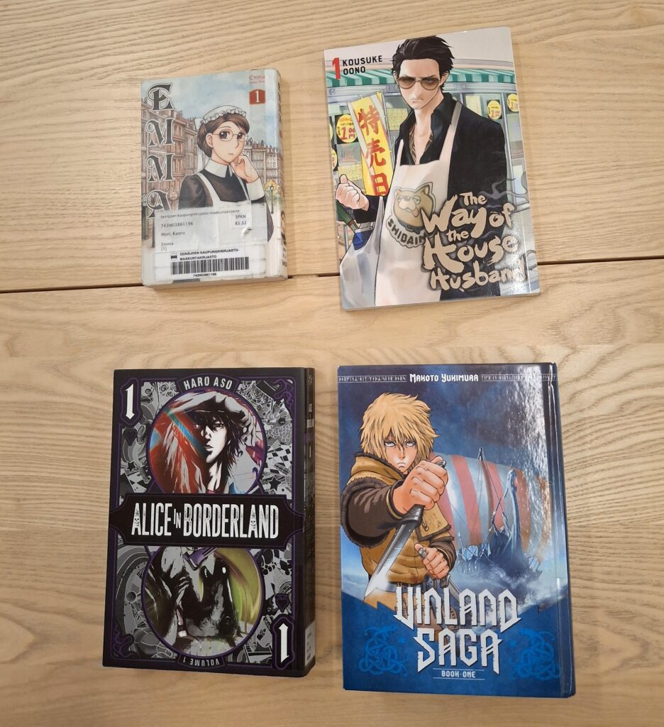 Neljä tekstissä esiteltyä mangasarjakuvaa.