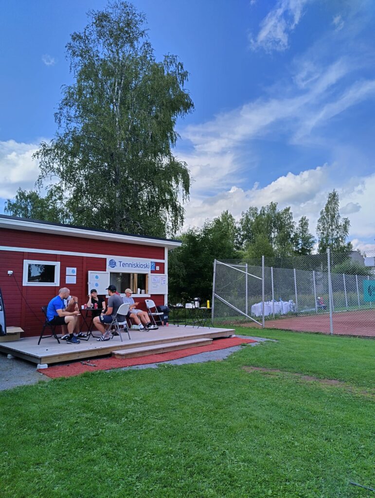 Punainen tenniskioski
