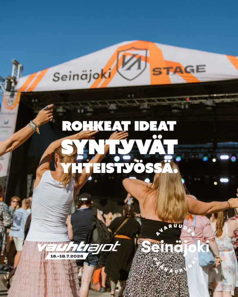 Ison festarilavan edustalla on ihmispaljoutta. Kuvan päällä lukee rohkeat ideat syntyvät yhteistyössä.