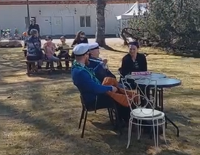 Omatoimista vappupiknikväkeä
